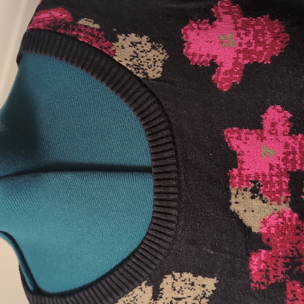 Sweater - Picture 5 of 8